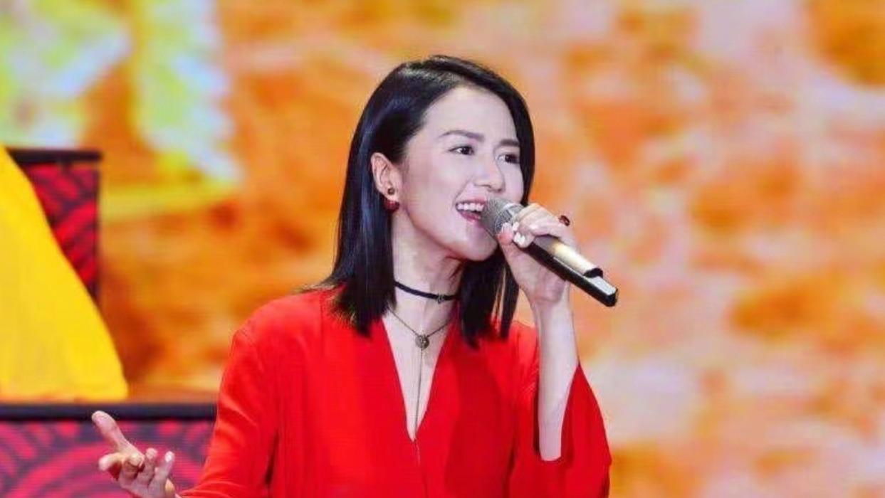 短发 谭维维自曝为春晚减肥10斤，采取爆炸式运动法，无糖无盐无碳水