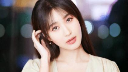 黄晓明|她天生丰满迷人，与黄晓明恋爱3年无果，34岁风情难挡却仍单身