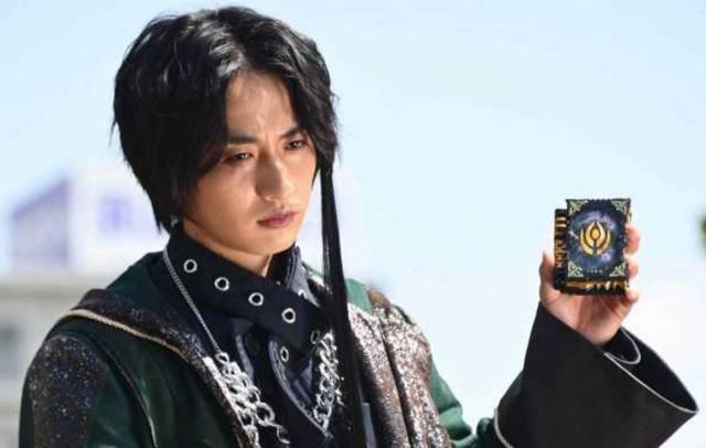 反派|假面骑士：两位反派骑士迎来生日，时王里的斯沃鲁兹，圣刃的老乌