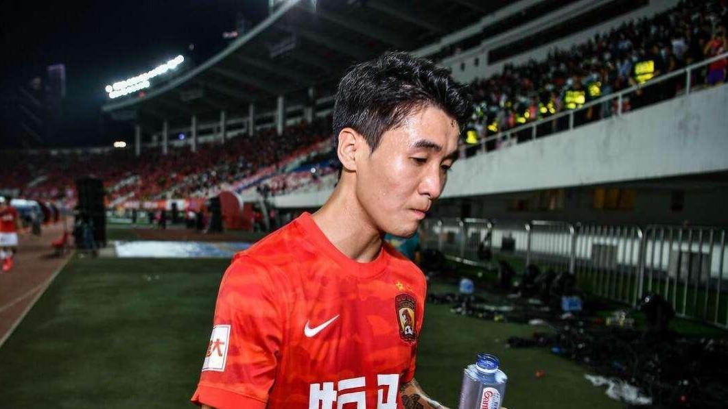 广州队|广州队迎来转机！7大国脚确定留队+42岁郑智再踢一年，保级无忧
