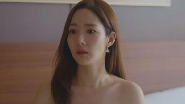 朴敏英|35岁朴敏英新剧裸香肩，8万宝格丽耳环跟着抢镜！