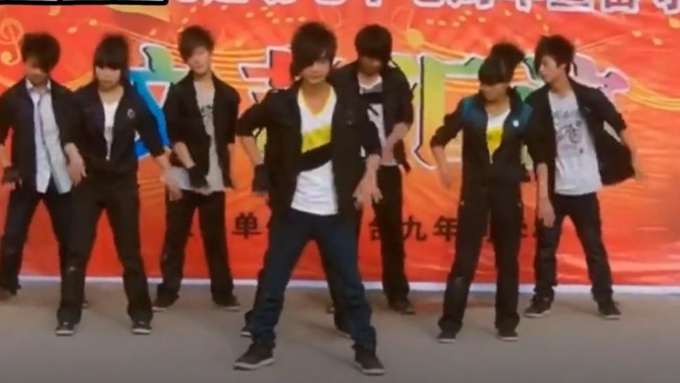 发型 当代青少年“时尚”进化史，从80后到00后，网友直呼太真实！