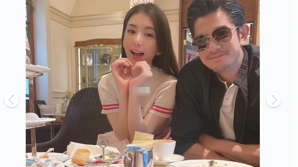 粉色|方媛晒与老公合影，郭富城全程戴墨镜，雪白牙齿很抢镜！