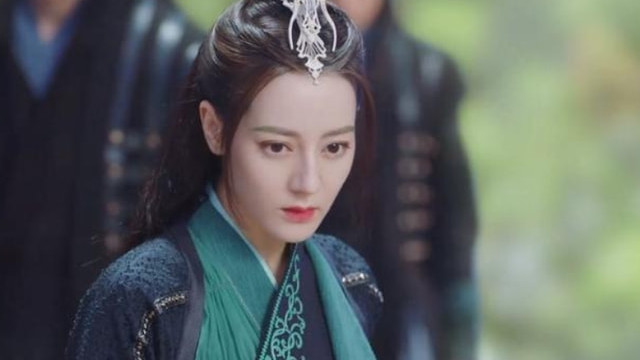 迪丽热巴|《与君初相识》首播获赞，剧情紧凑特效在线，热巴演技进步明显