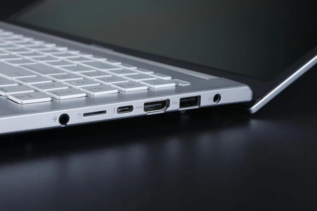 英特尔|全能“小王子”，无畏挑战！品鉴华硕无畏Pro15 2022