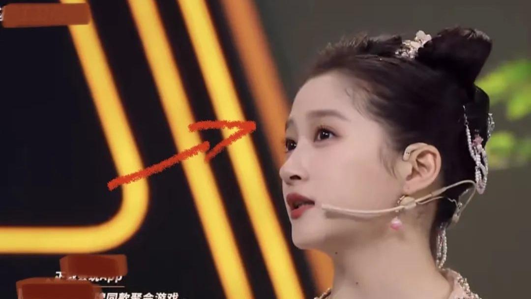 谢雨欣|《王牌对王牌7》又被吐槽：贾玲关晓彤狂看提词器，广告植入太多