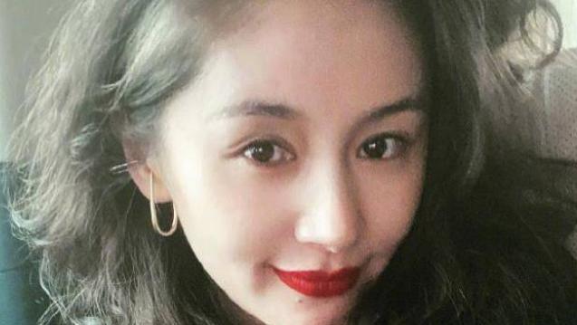 王子文|王子文的近况曝光，新造型疑似撞脸杨幂？网友：像个老太太