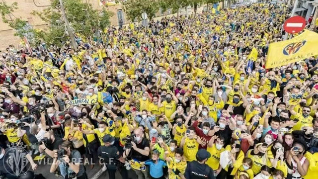 欧联杯|万人空巷！5万人口的小镇球队 西甲第5到欧联杯冠军再到欧冠4强