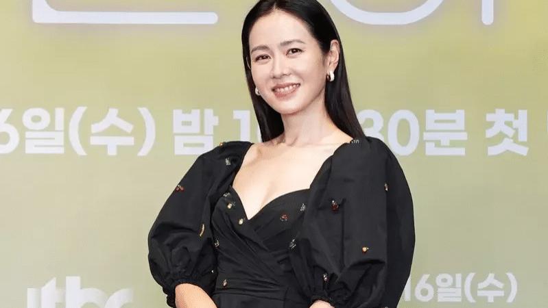 孙艺真|孙艺真结婚后首现身甜笑聊新婚心情