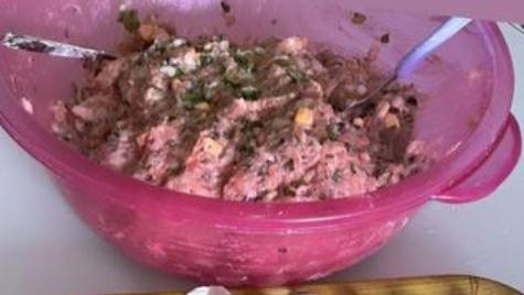 小姐姐|方媛给郭富城包水饺，拿脸盆装肉馅，饺子包得很像月亮