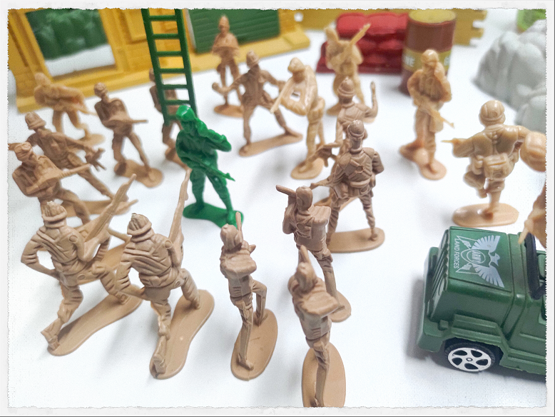 兵人大战|「欢度六一」我们居然用儿时玩具兵重编了《兵人大战》开场动画