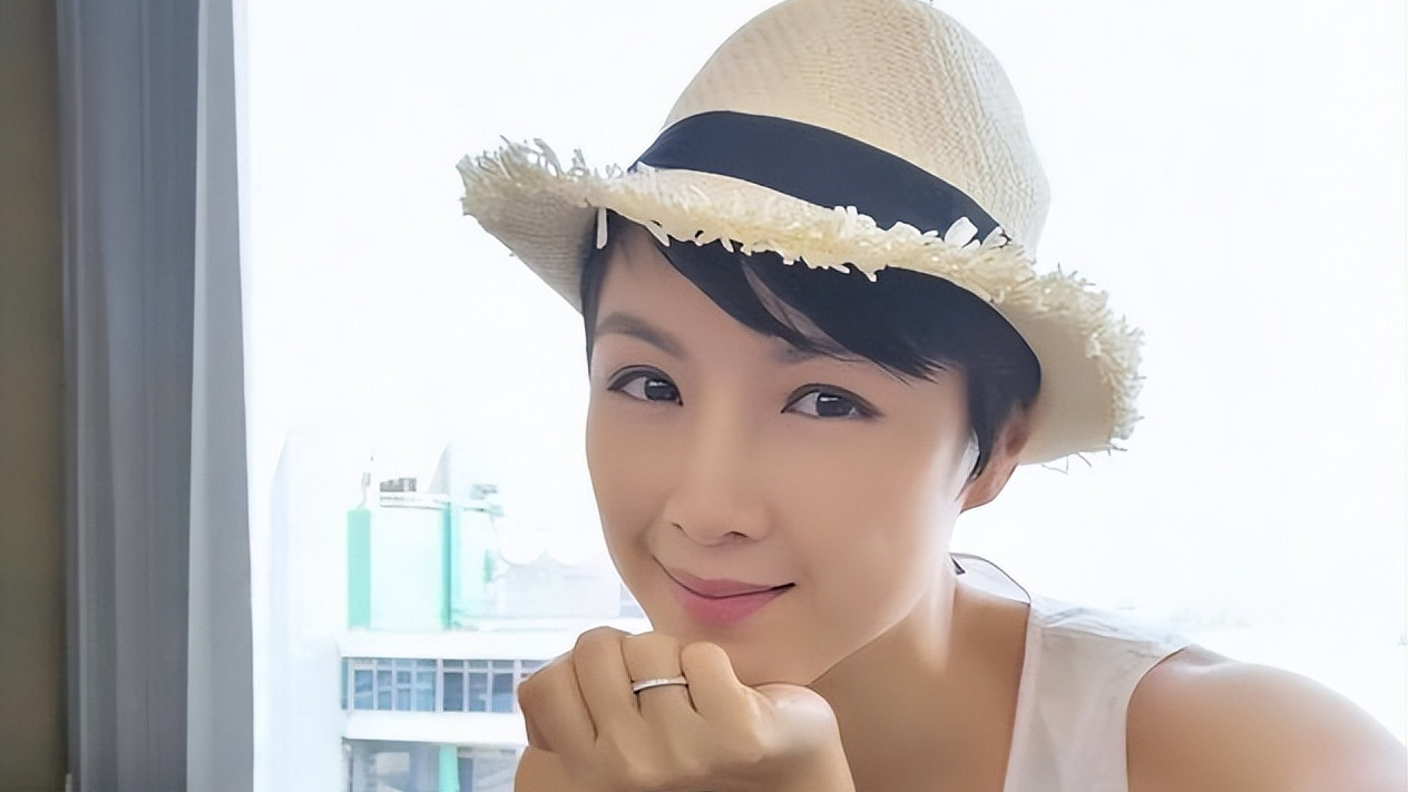 陈茵媺|惊喜！香港知名女星宣布复出拍新剧，生完三胎后身材依旧丰满