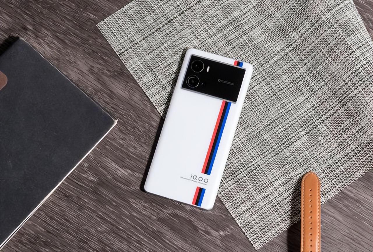 iqoo|截止8月份，拍照首选的3款一流国产旗舰手机，最低仅2818元