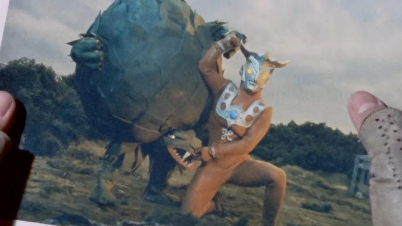 火影忍者|雷欧奥特曼：“飞天卤蛋”来袭，凤源被百子调侃不懂浪漫！