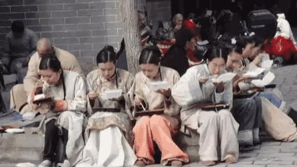 横店|横店“潜规则”曝光，遍地都是校花，一切只为了成名