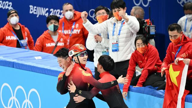 武大靖|破防! 武大靖决赛重滑没体力了, 喊任子威: 你先走! 替老弟卡位刘少林