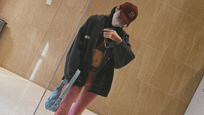 马凡舒|央视主持马凡舒晒生活近照，穿露脐装秀身材，4万金钥匙扣好奢侈