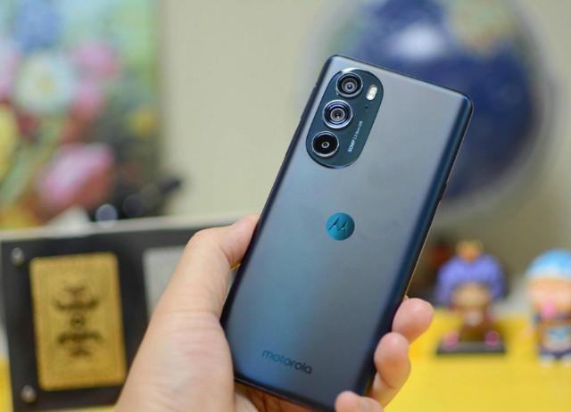 摩托罗拉|价格相差300元摩托罗拉X30和iQOONeo6怎么选？