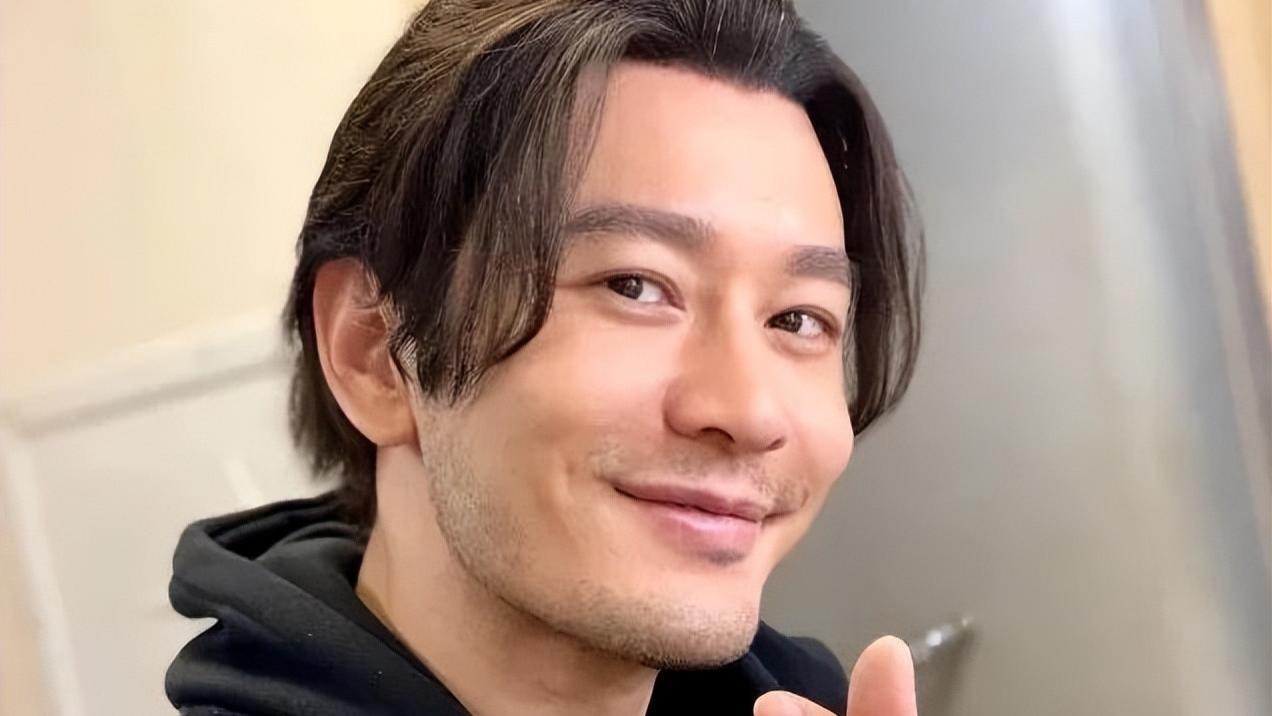 黄晓明|“人间油物”黄晓明：被杨幂当众戳穿，后炫富被赵丽颖建议就医？