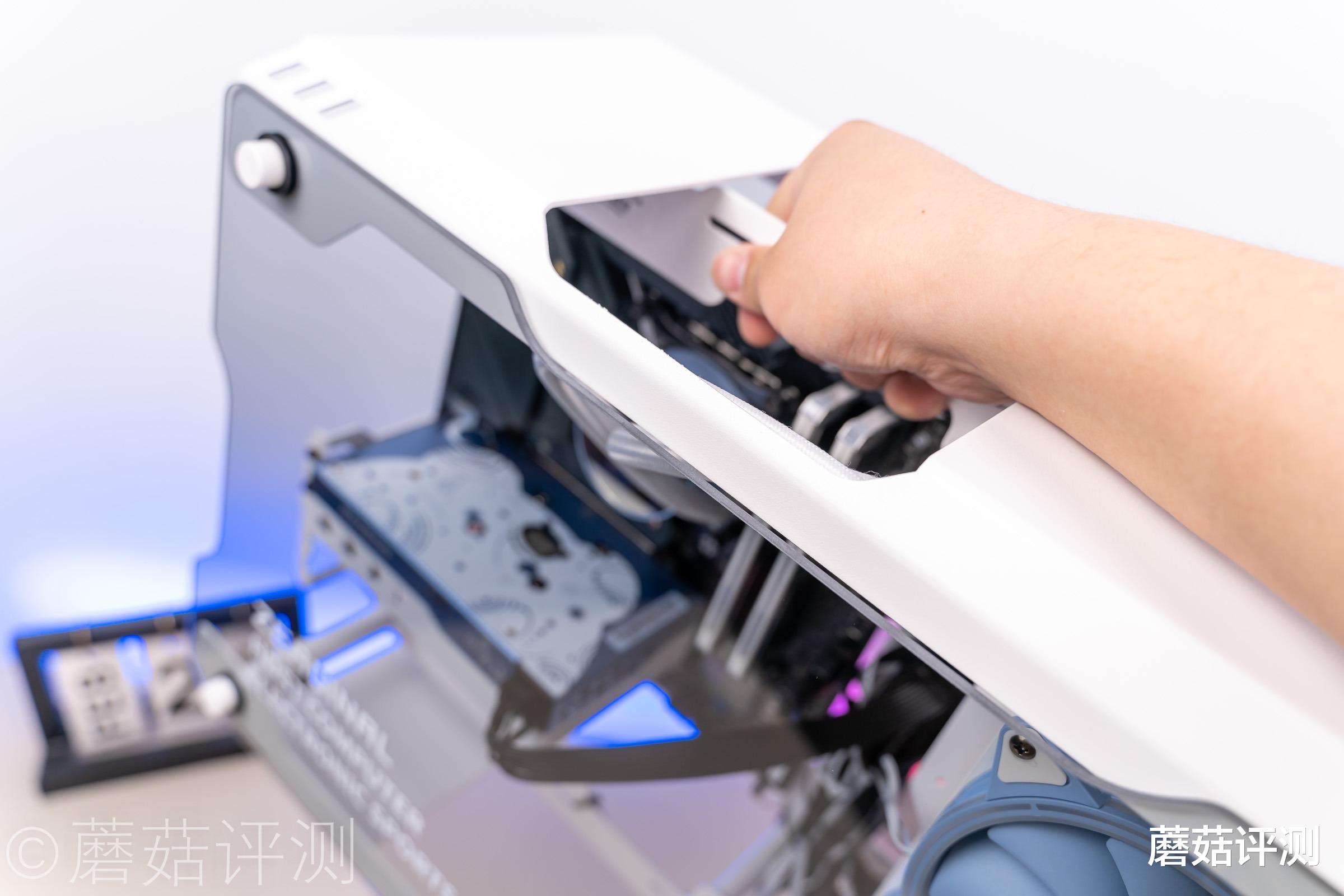 Ubuntu|高颜值主机谁不爱？只为那一抹白兰、盈通樱瞳花嫁系列主题装机 评测