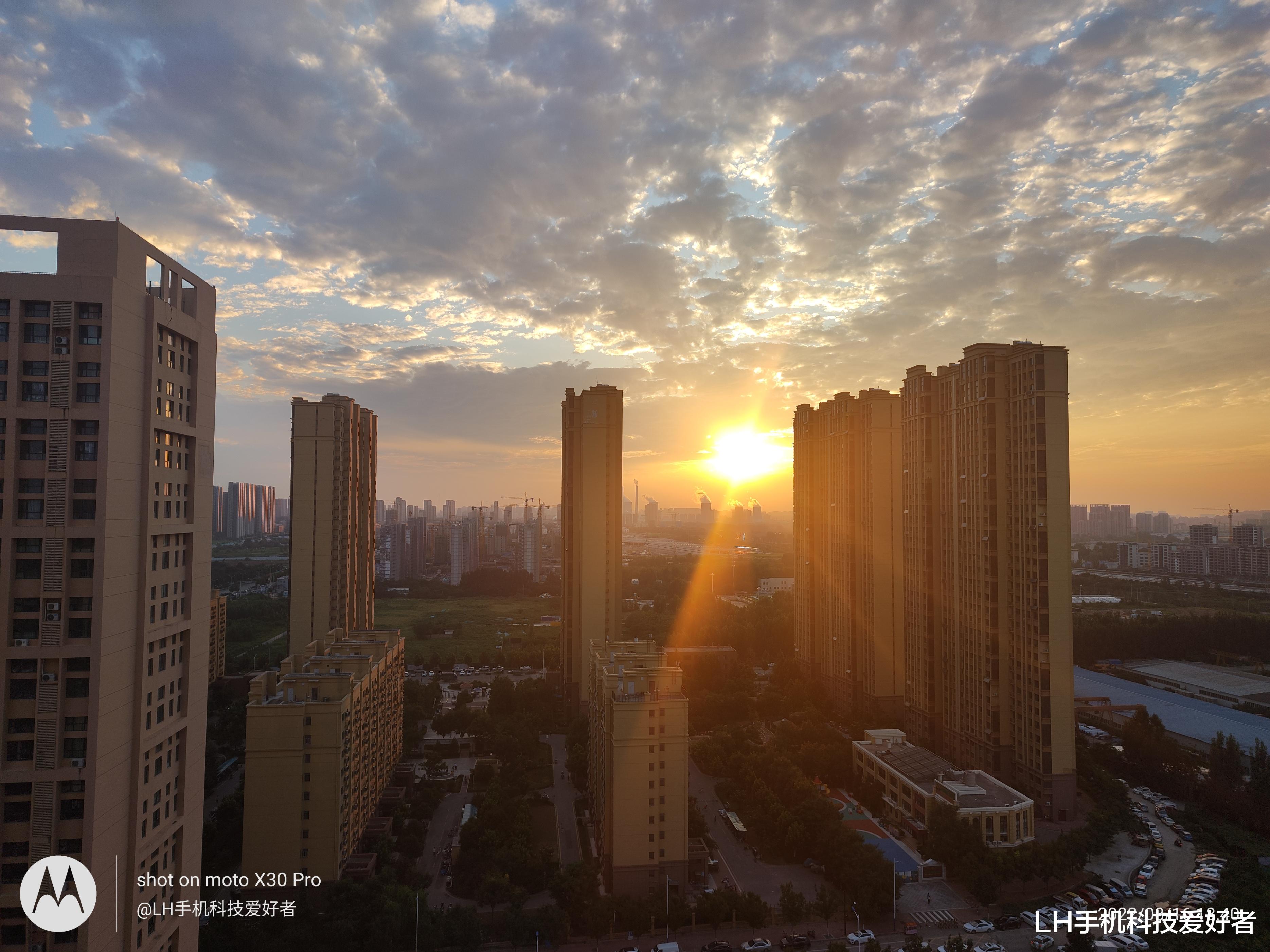 摩托罗拉|moto X30 Pro详细测评,两亿像素不是噱头,同价位用料最均衡