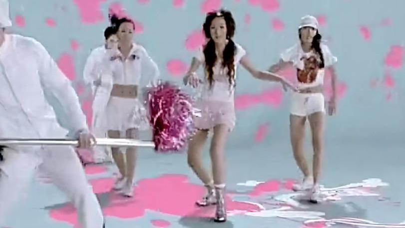 万茜|万茜：谋女郎出道当歌手翻车，靠妓女角色扳回一局