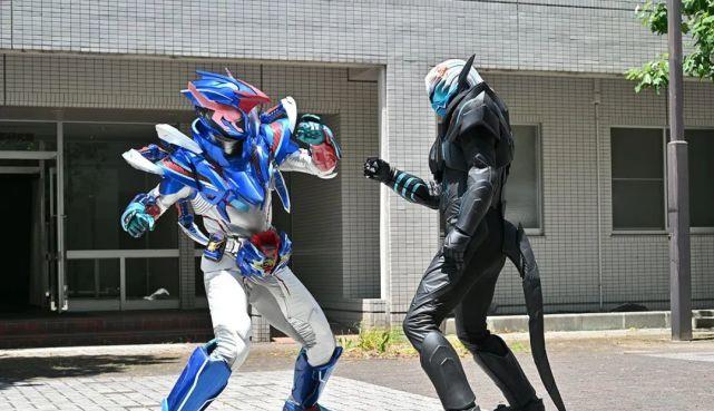 acgn漫评|假面骑士Revice：说说五十岚家骑士战力排行，老爹和大哥占据首位