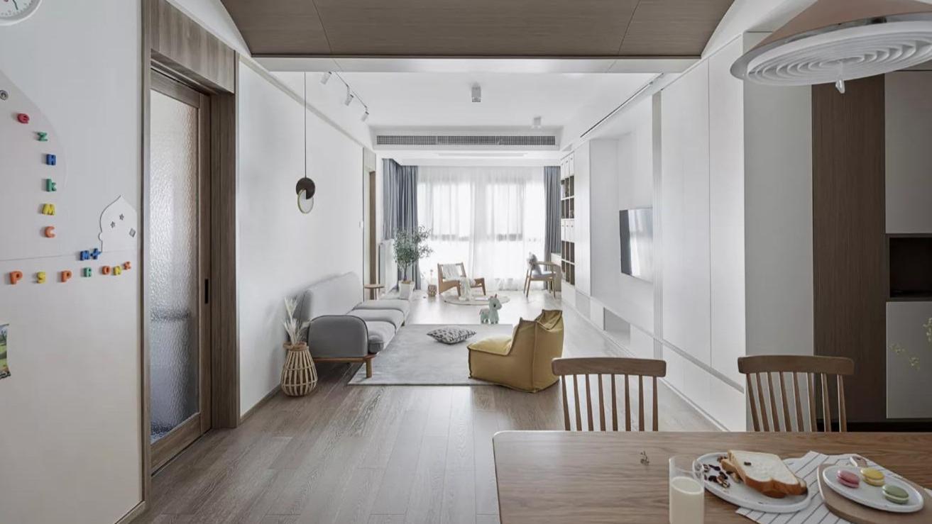 越来越多人喜欢将门套包到顶，看她103㎡家，清爽又温馨