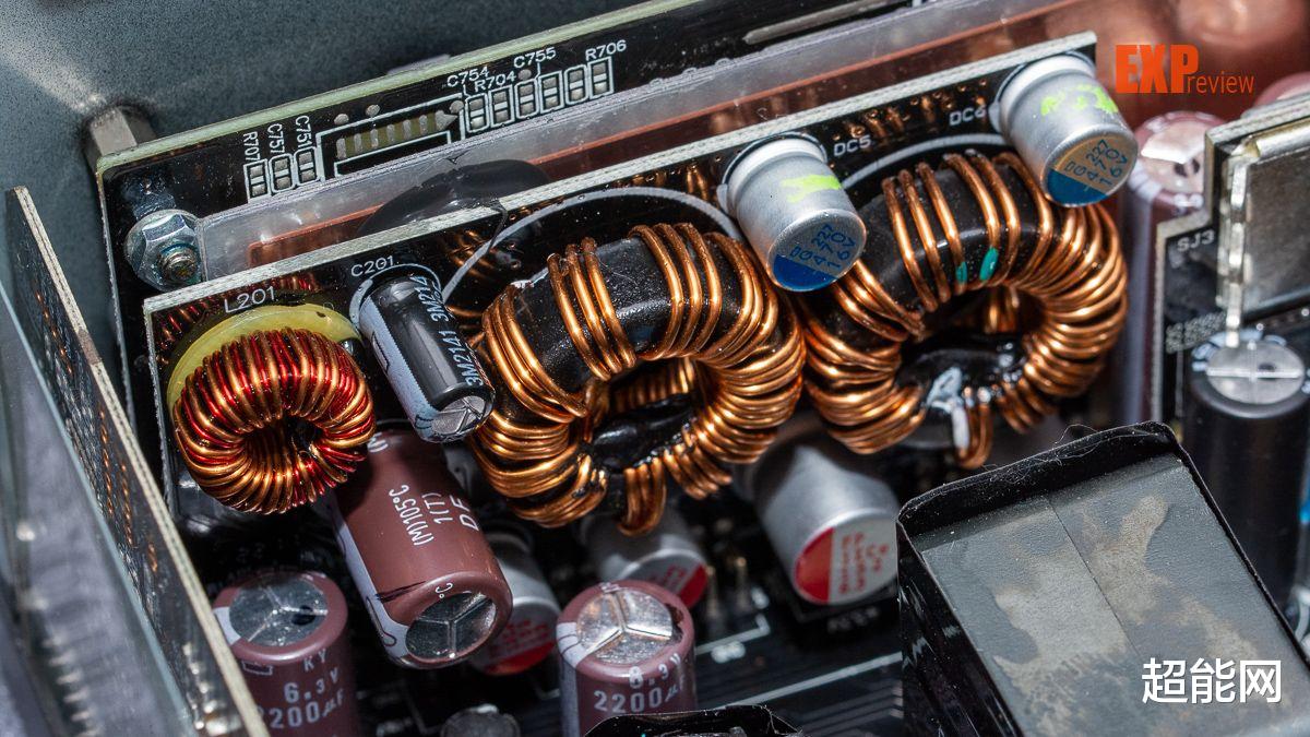 白金|XPG魔核白金1000W电源图赏:高性能与低噪音并重的高端产品