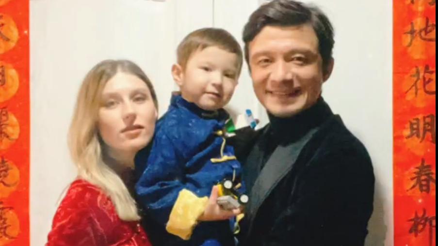 詹姆斯·哈登|人生赢家! 47岁谢晖带2岁混血儿子踢球, 漂亮澳洲媳妇拍下父子互动