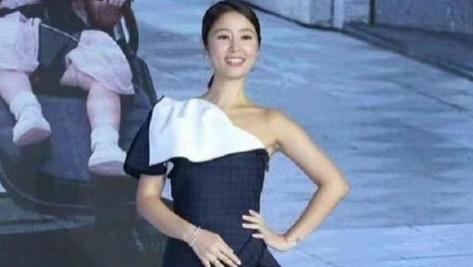 杨和苏|46岁林心如少女感极佳，满脸胶原蛋白，不输同场晚辈