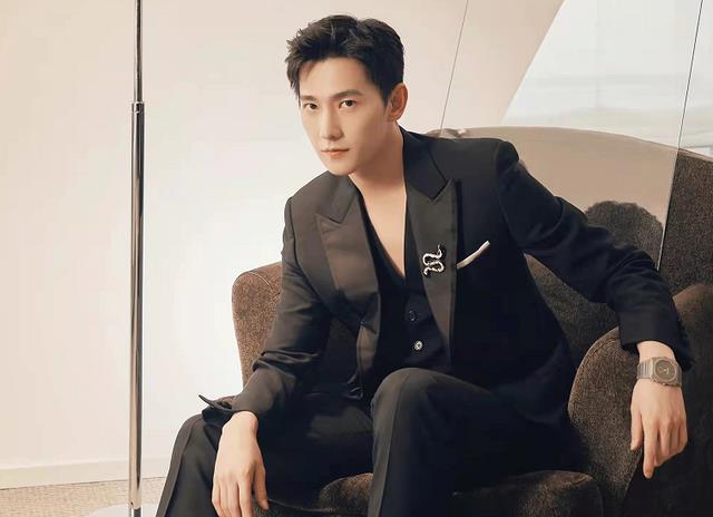 杨洋|网传杨洋新剧人设不输于途，合作当红小花出演偶像剧，令人期待！