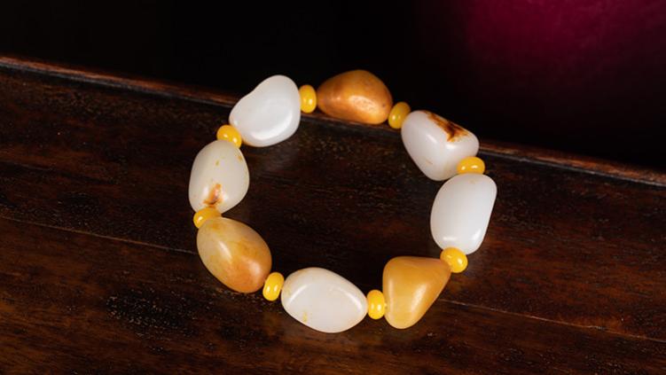 翡翠手镯|普通人应该如何玩玉藏玉？