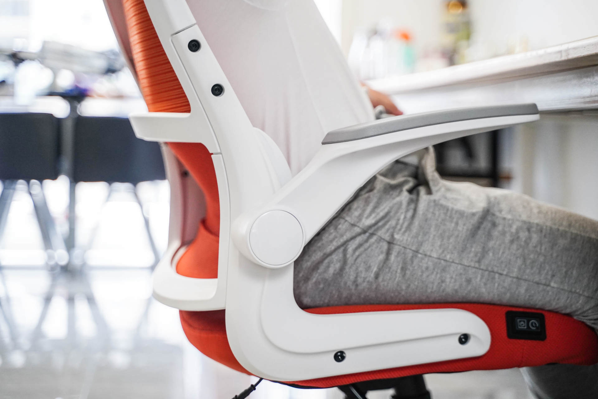 石墨烯|性价比高，还能加热。上手体验UE石墨烯养生工学座椅