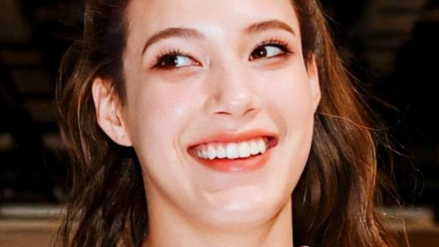 孙俪|世界冠军谷爱凌晒最新照片！笑容甜美，胸前国旗标志十分夺目