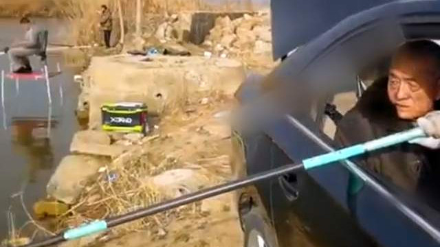 江苏省|钓鱼届的扛把子，江苏男子带父亲硬核垂钓，网友：邓刚也要让三分