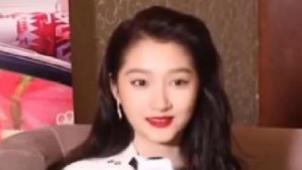 关晓彤|?内地明星被捧上天，港星却逛地摊、地铁出行，差距咋这么大？