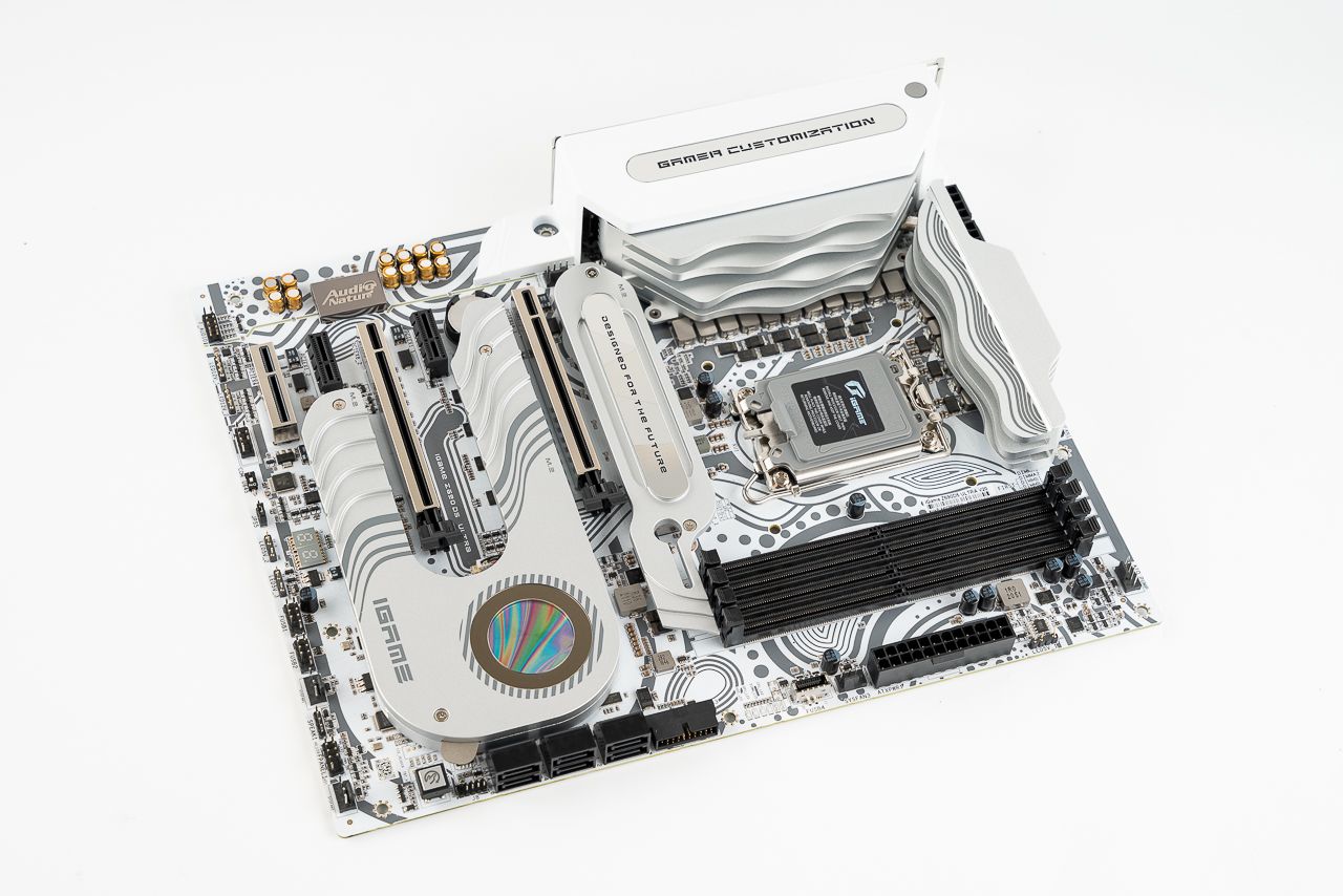 |盛世美颜，原来主板可以这么玩，七彩虹iGame ULTRA系列主板上手