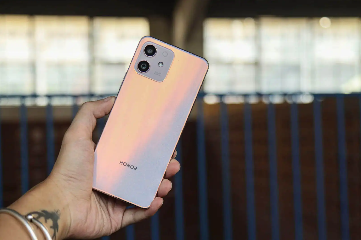 荣耀play|荣耀突然上架新机,256GB大容量定位千元市场,友商措手不及