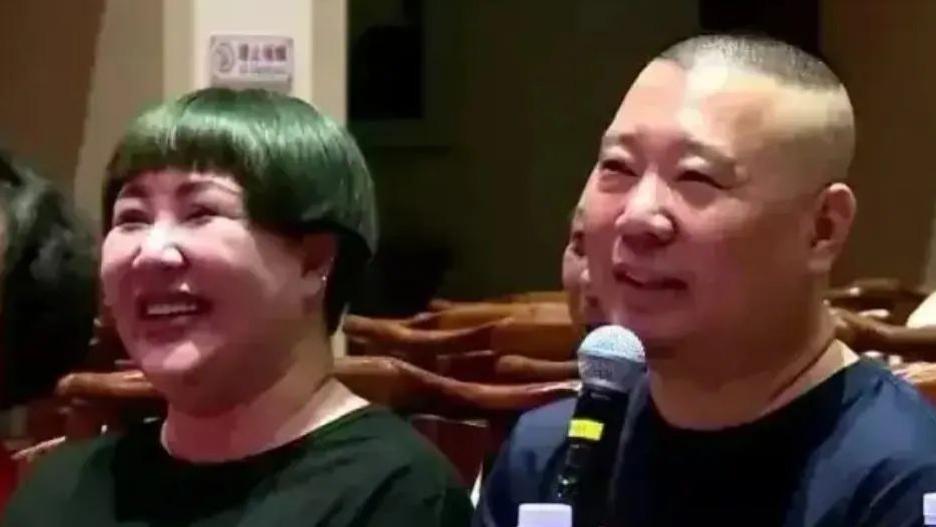 德云社|郭德纲为妻子庆生，众弟子纷纷送祝福，表面热闹德云社已不复繁华
