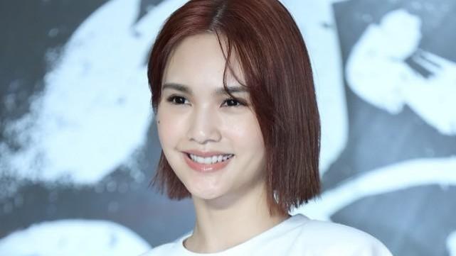 杨丞琳|杨丞琳的裙子好有特色，不仅好看，还特别的显年轻