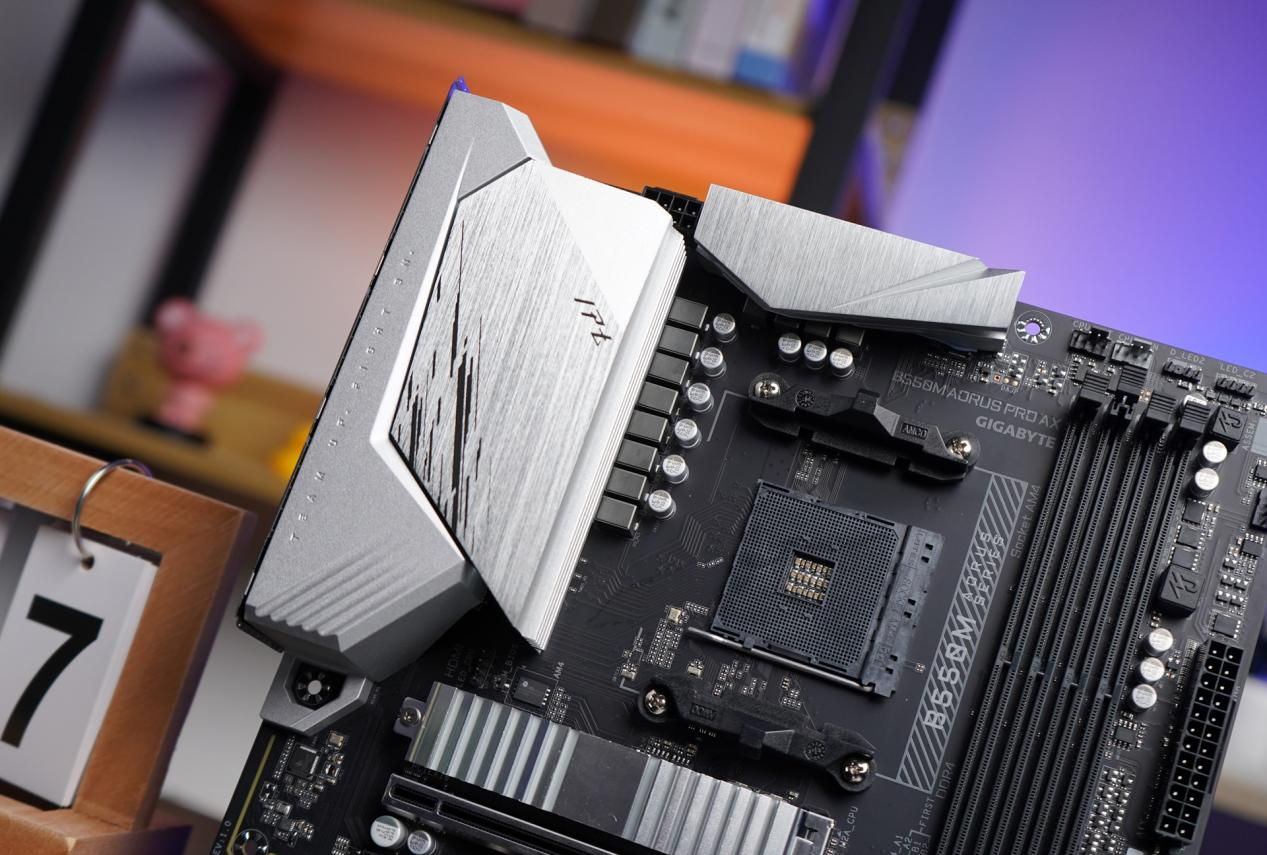 razr|性价比很高的锐龙5 5600X，该配一块怎样的B550主板？