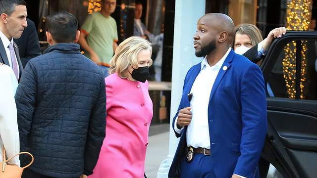 睡眠|克林顿夫妇久违露面，他大病后胖了好多，74岁希拉里穿得花枝招展