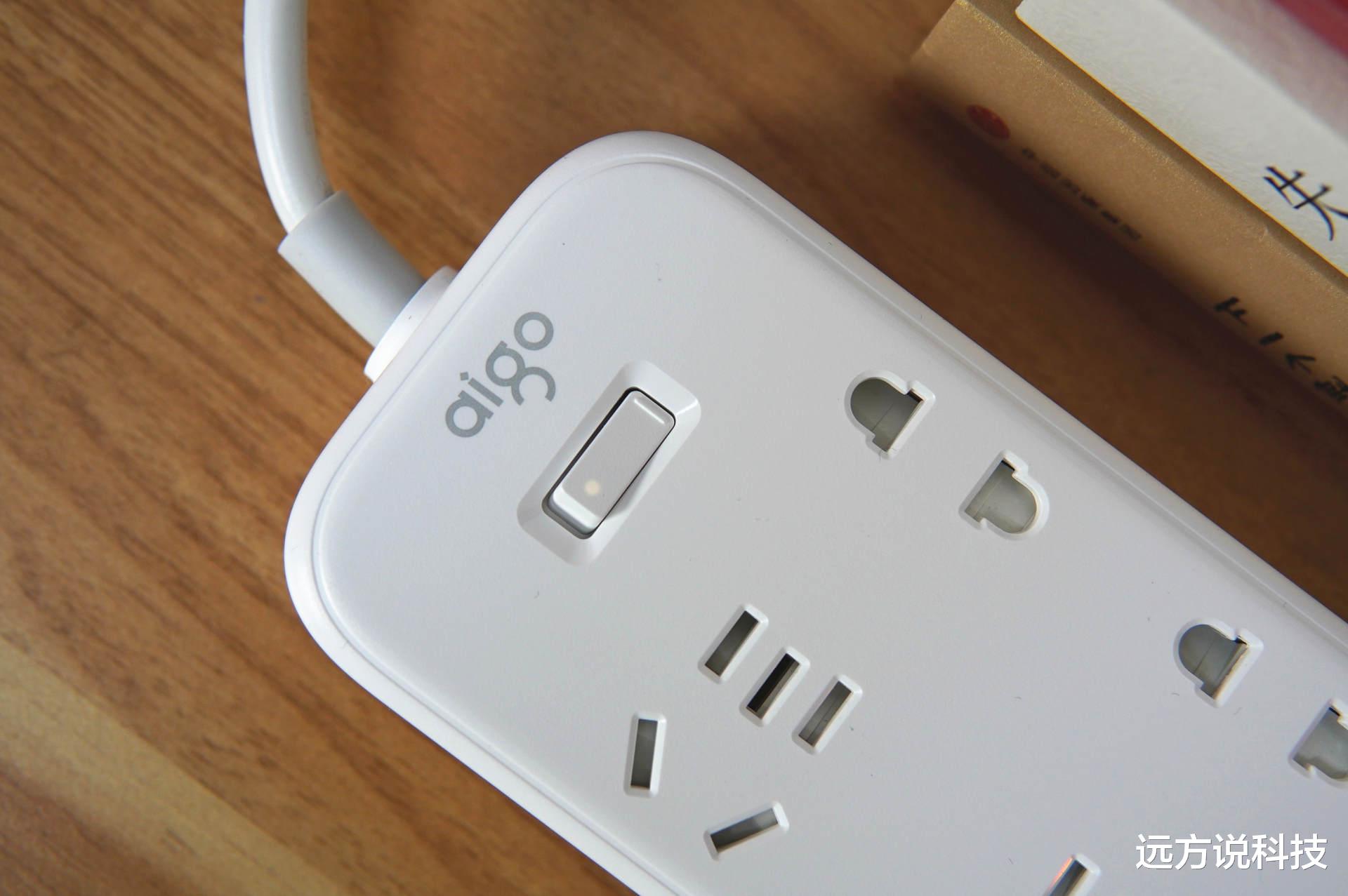 笔记本|笔记本充电好搭档，aigo推出65W插线板，三口六位轻松搞定