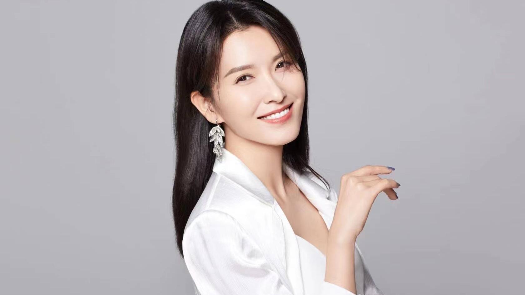 徐洁儿|徐洁儿干练写真秀气场 自信欢度女神节