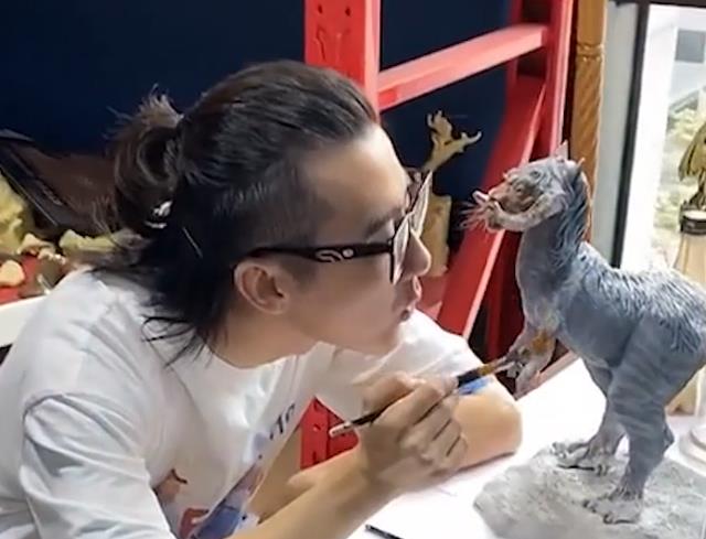 手办|阳台哥：花400万买手办，把188平房子填满，自己却被玩具挤出家门