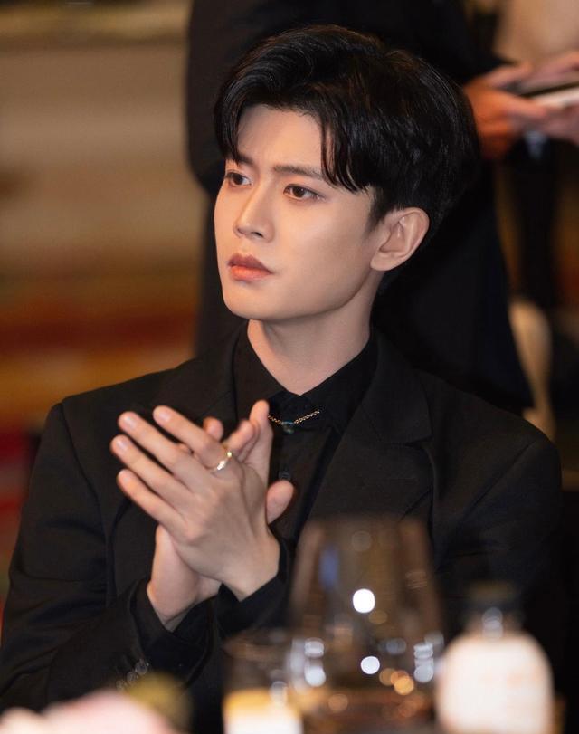 Angelababy|《暮色心约》开机，任嘉伦愁眉苦脸，杨颖逆生长