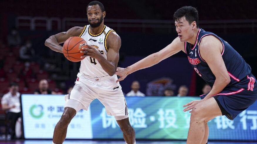 广东男篮|广东男篮2人离队！易建联获新职位，顶替大哥的人浮现