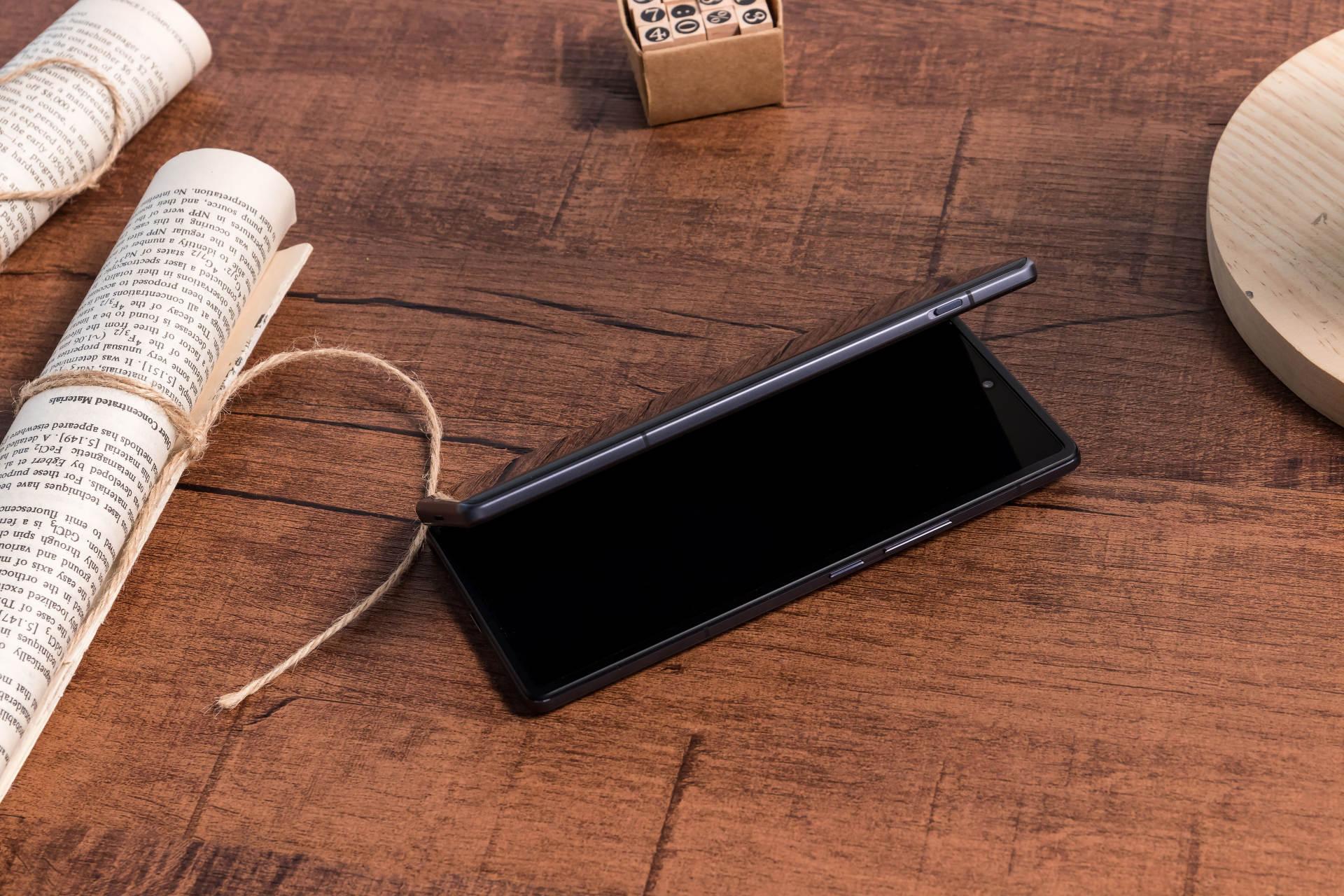 MIUI|折叠屏旗舰vivo X Fold登场，大屏多角度悬停开启新体验