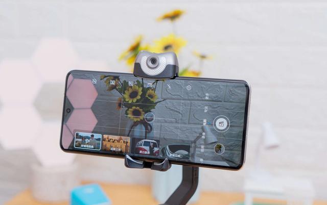 高通骁龙|降至3499元,新骁龙8+顶级屏幕+潜望式长焦,荣耀Magic4不香了?